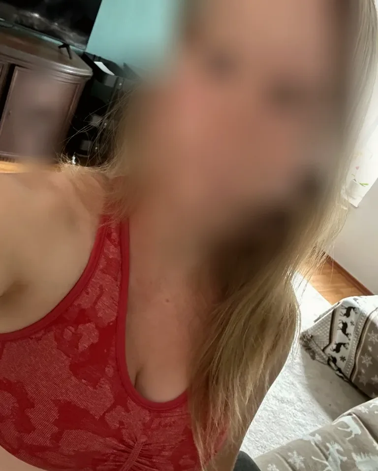 Sandra, 30