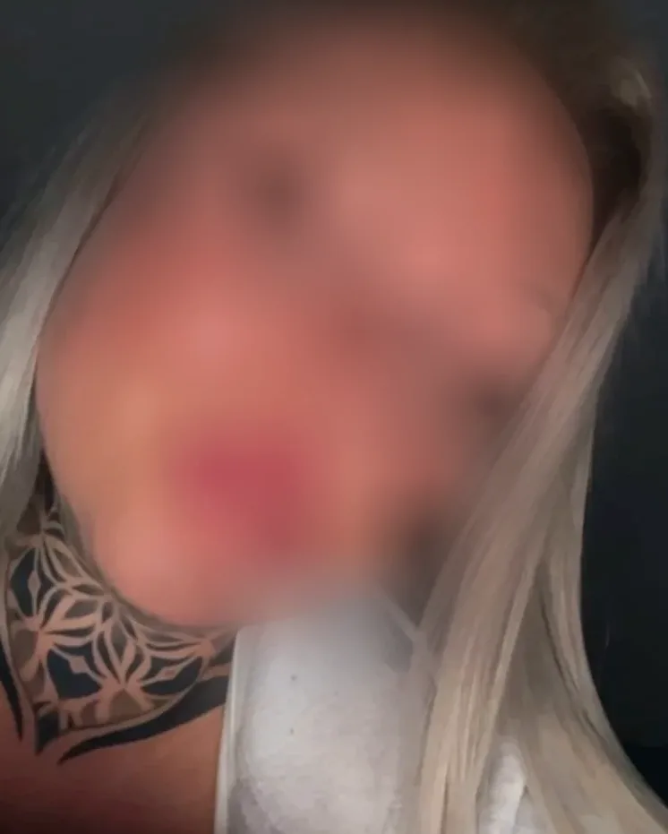 Selina, 32